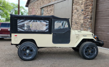 Toyota-Land-Cruiser-1977-Convertible-1
