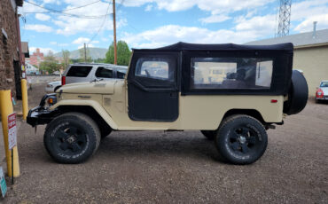 Toyota-Land-Cruiser-1977-Convertible-2