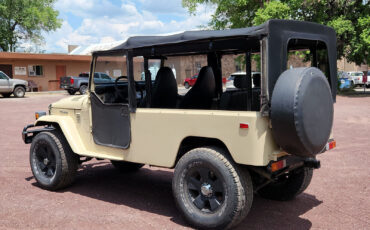 Toyota-Land-Cruiser-1977-Convertible-5