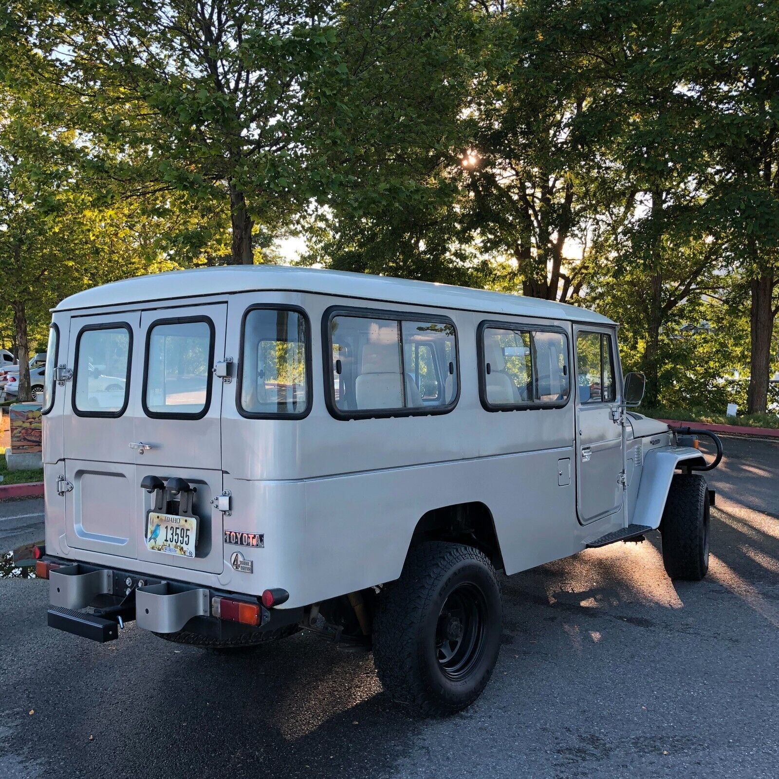 Toyota-Land-Cruiser-1980-SUV-2