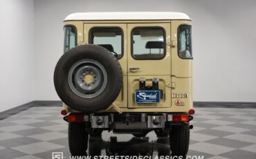 Toyota-Land-Cruiser-1982-SUV-10