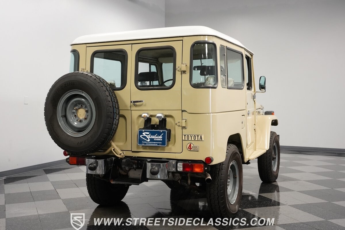 Toyota-Land-Cruiser-1982-SUV-11