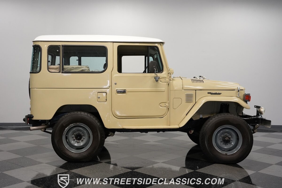 Toyota-Land-Cruiser-1982-SUV-14