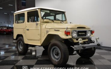 Toyota-Land-Cruiser-1982-SUV-16