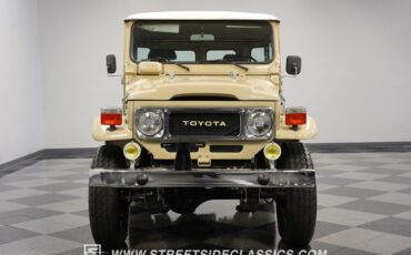 Toyota-Land-Cruiser-1982-SUV-17