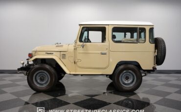 Toyota-Land-Cruiser-1982-SUV-2