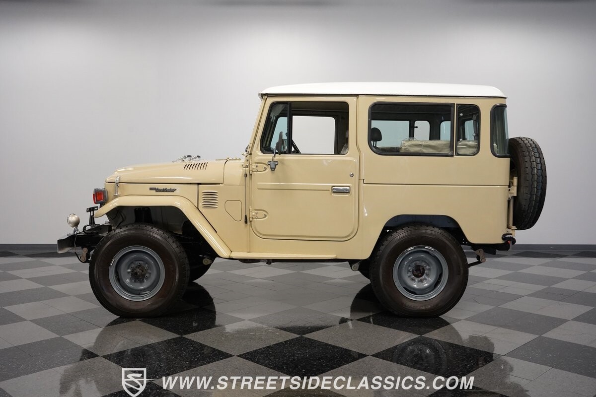 Toyota-Land-Cruiser-1982-SUV-2