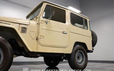 Toyota-Land-Cruiser-1982-SUV-22