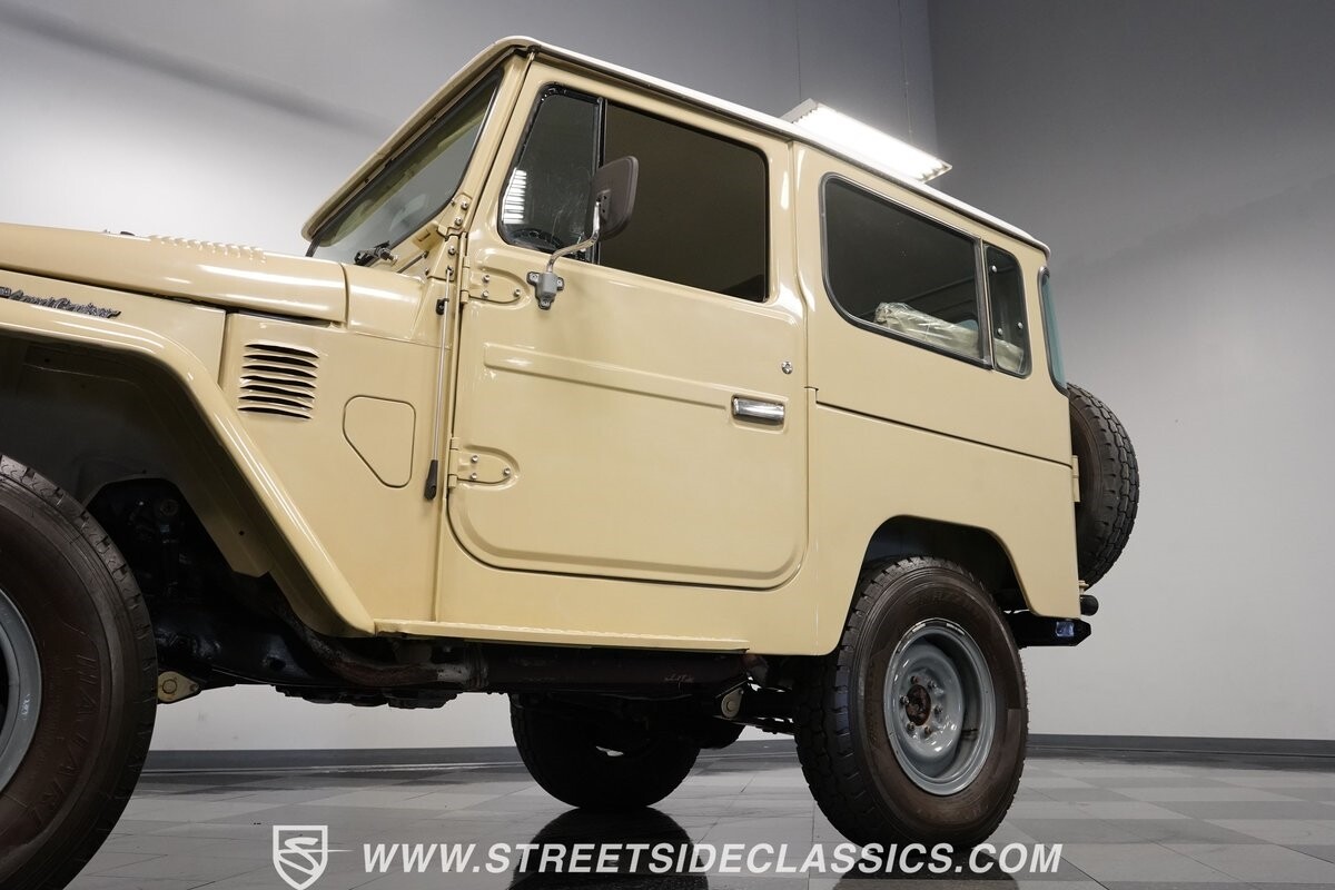 Toyota-Land-Cruiser-1982-SUV-22