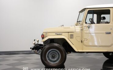 Toyota-Land-Cruiser-1982-SUV-23