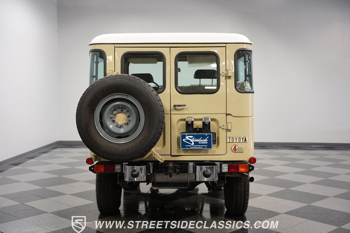 Toyota-Land-Cruiser-1982-SUV-25