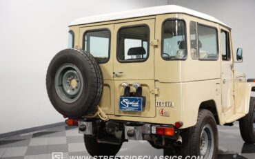 Toyota-Land-Cruiser-1982-SUV-26