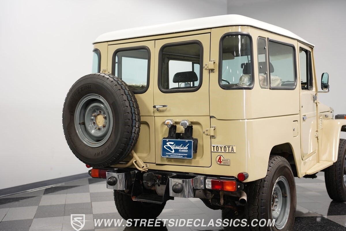Toyota-Land-Cruiser-1982-SUV-26