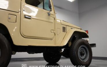 Toyota-Land-Cruiser-1982-SUV-28