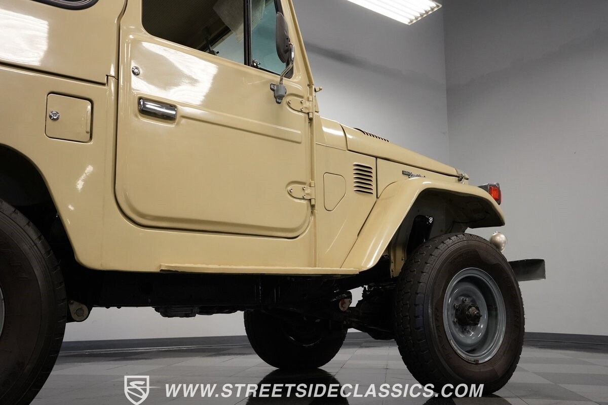 Toyota-Land-Cruiser-1982-SUV-28