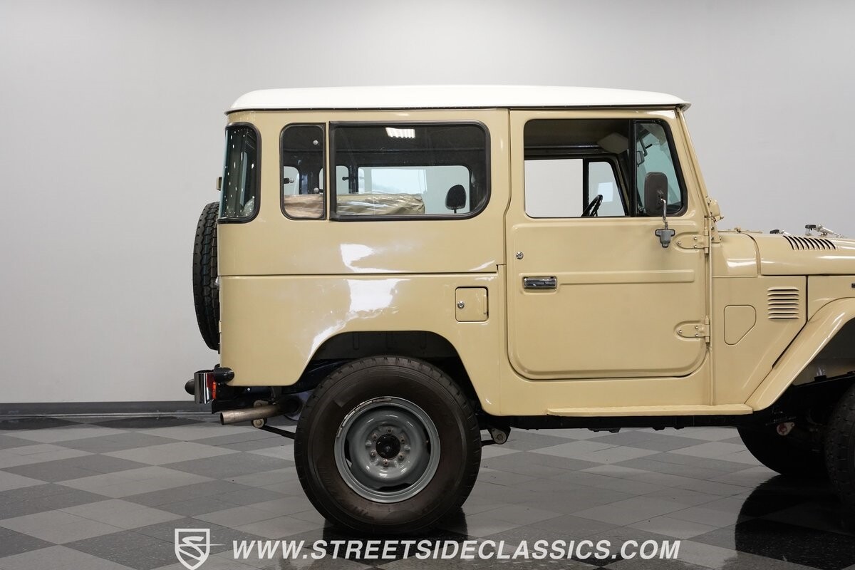 Toyota-Land-Cruiser-1982-SUV-29