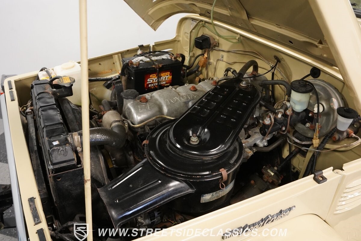 Toyota-Land-Cruiser-1982-SUV-32