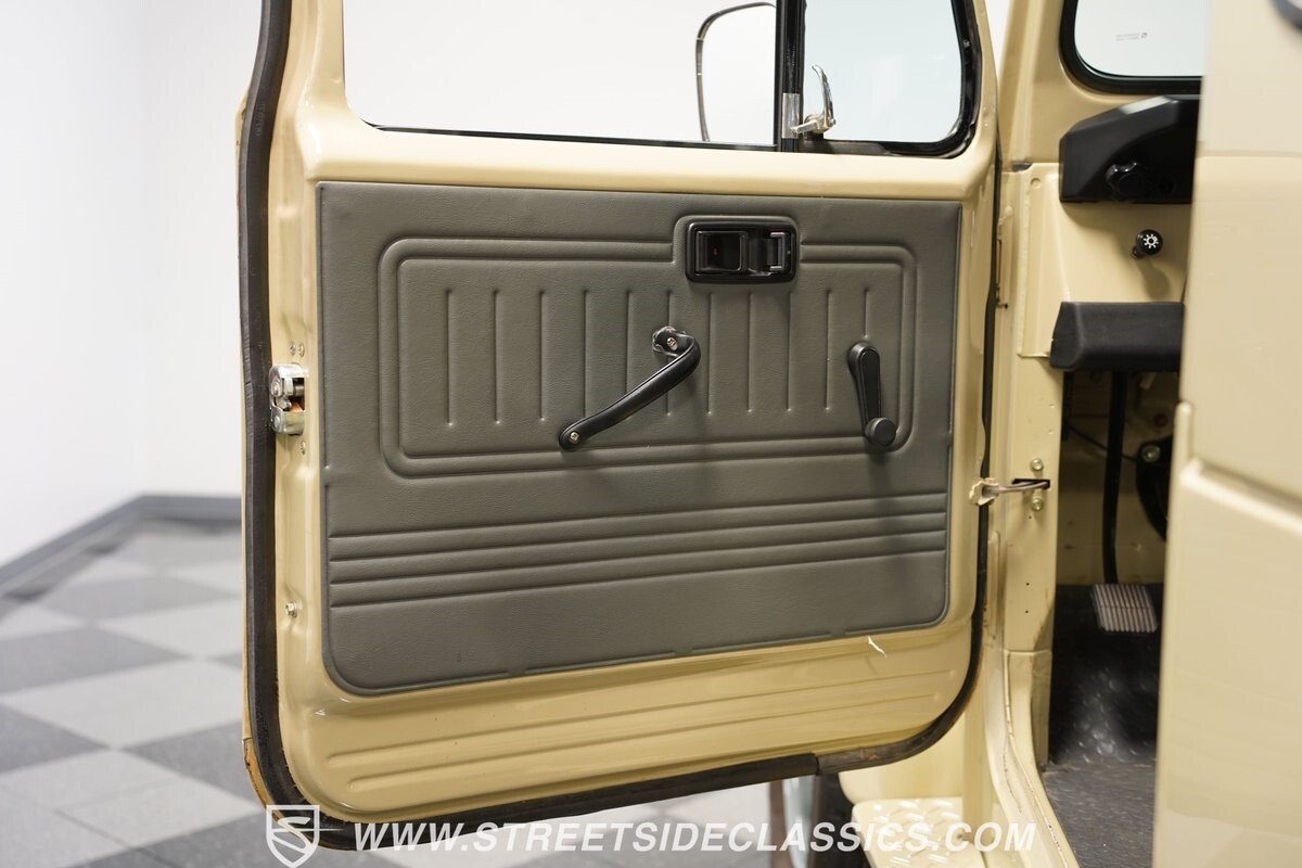 Toyota-Land-Cruiser-1982-SUV-37