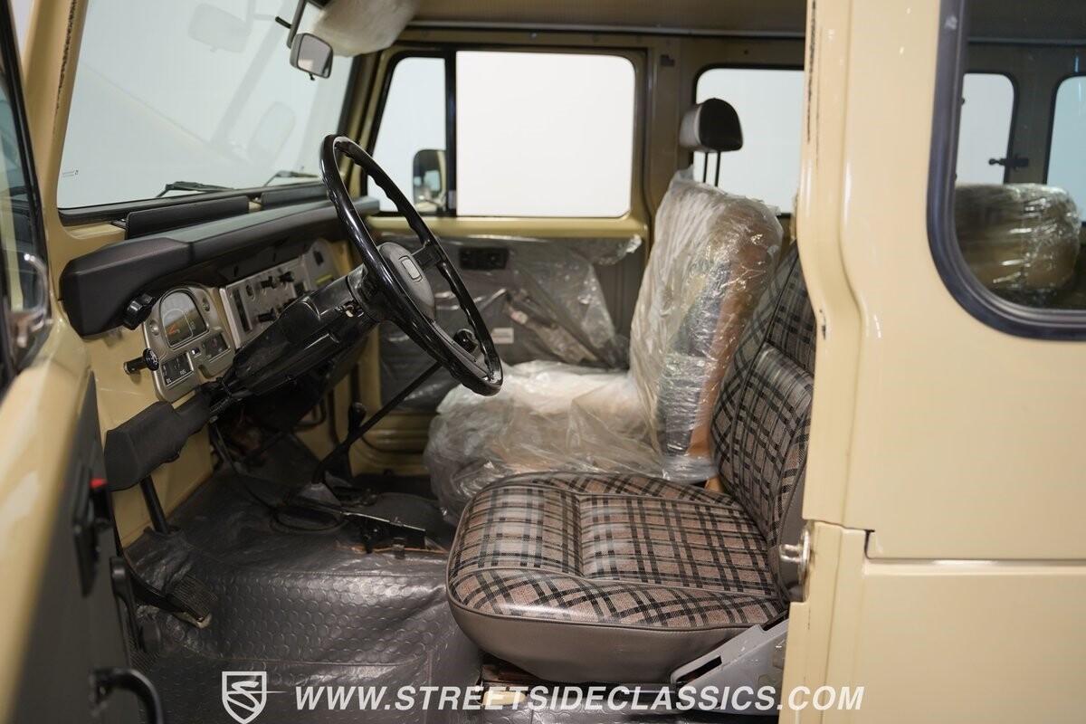 Toyota-Land-Cruiser-1982-SUV-38