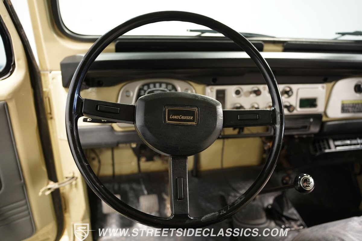Toyota-Land-Cruiser-1982-SUV-39