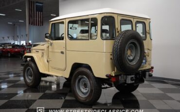 Toyota-Land-Cruiser-1982-SUV-9