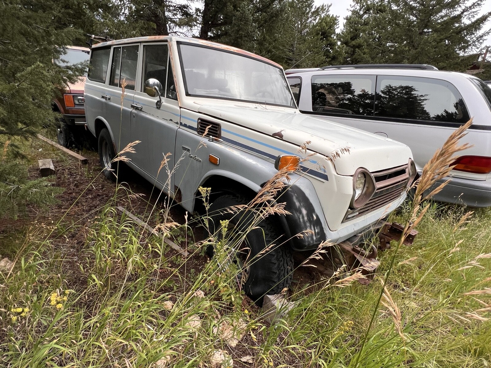 Toyota-Land-Cruiser-Wagon-1971-2