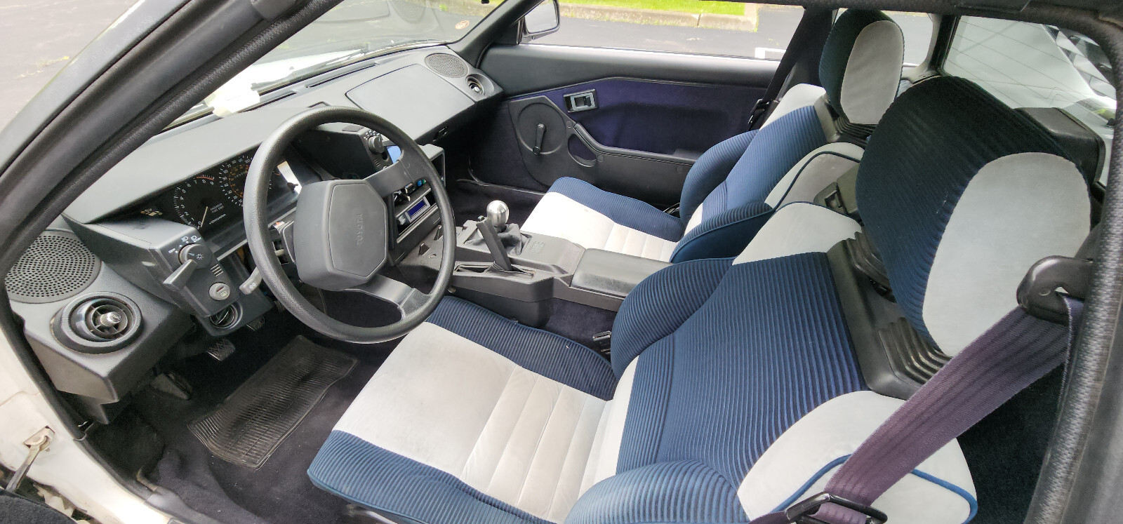 Toyota-MR2-1986-Coupe-11