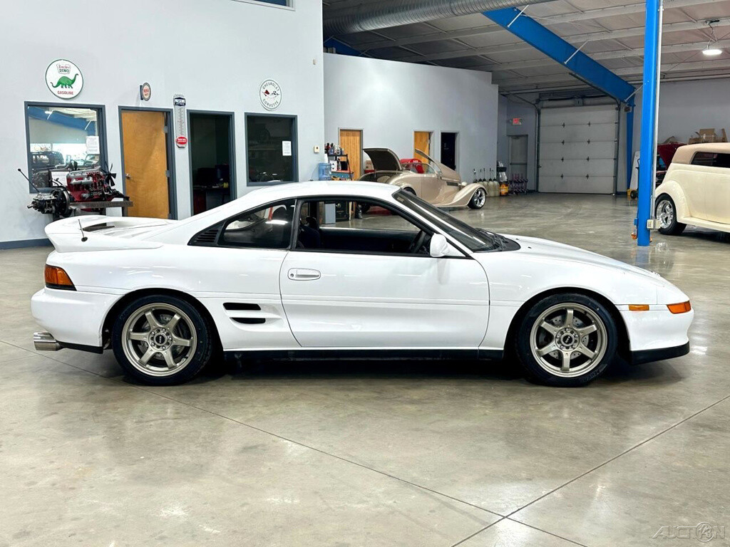 Toyota-MR2-1993-Coupe-8