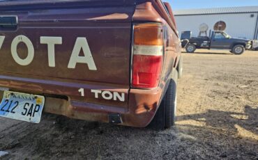 Toyota-Pickup-1985-4