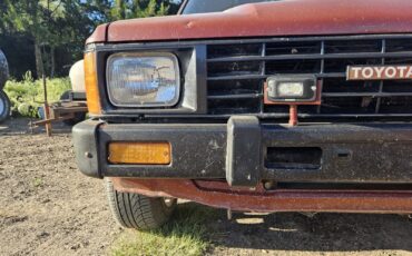 Toyota-Pickup-1985-6