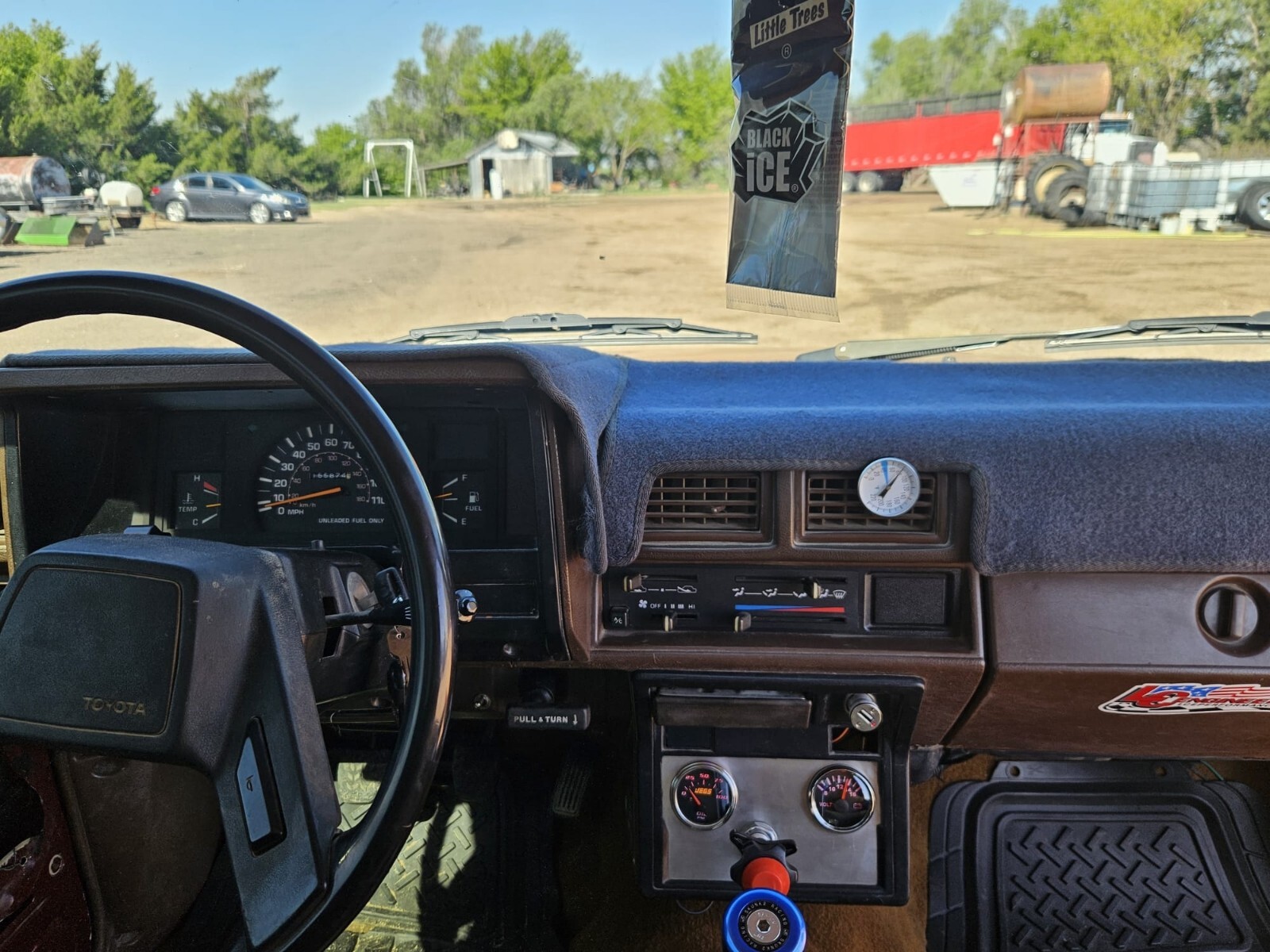 Toyota-Pickup-1985-8