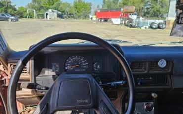 Toyota-Pickup-1985-9