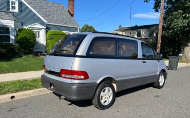 Toyota-Previa-1900-Minivan-10