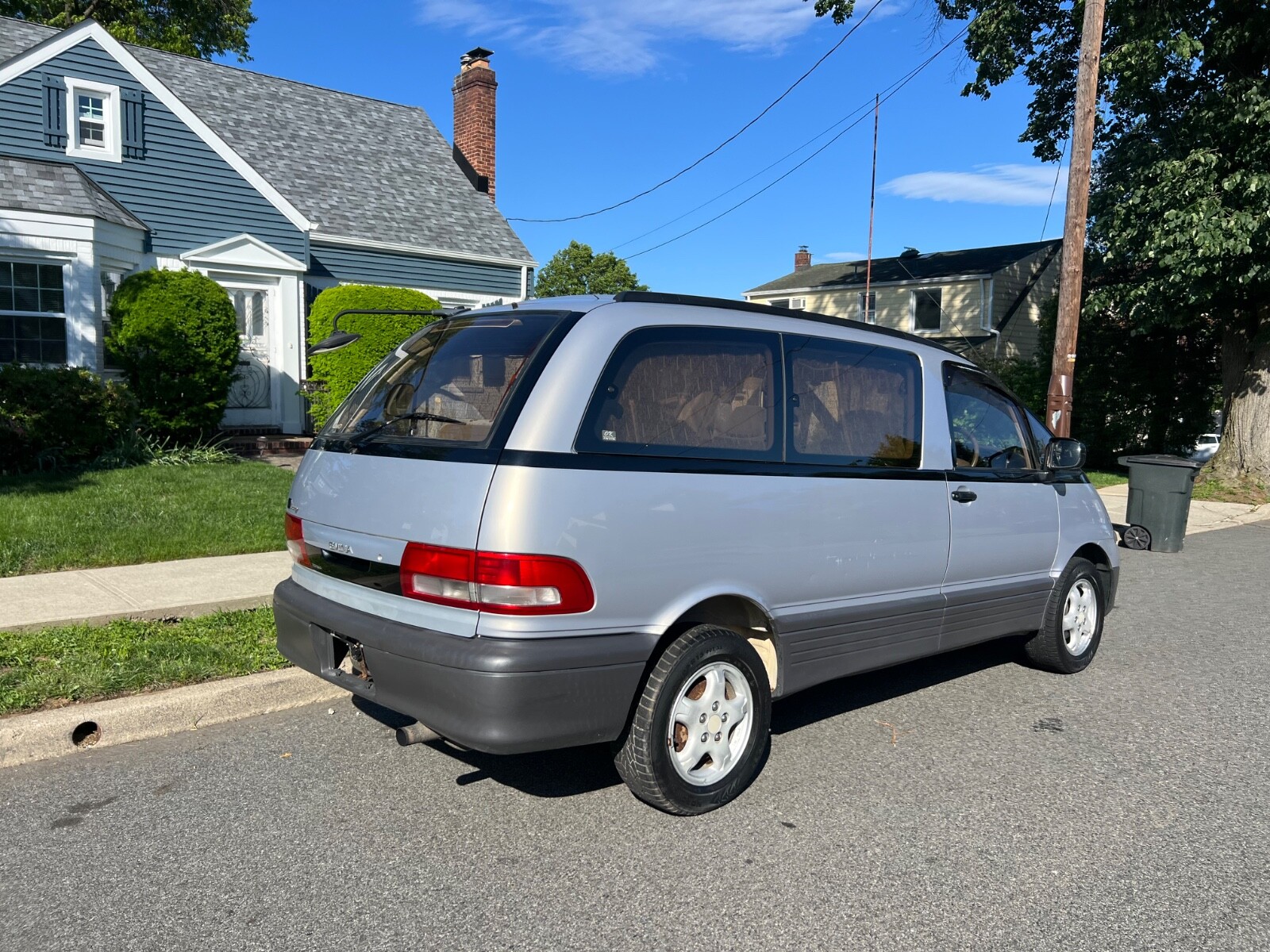 Toyota-Previa-1900-Minivan-10