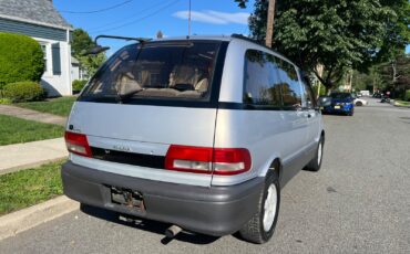 Toyota-Previa-1900-Minivan-11