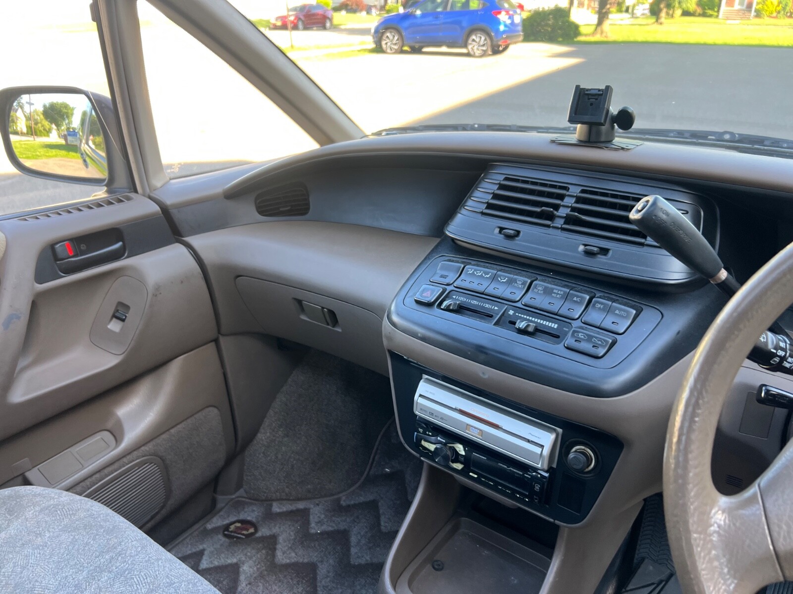 Toyota-Previa-1900-Minivan-19