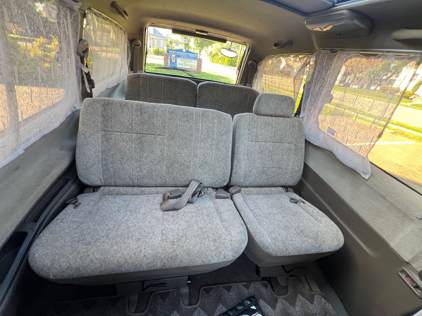 Toyota-Previa-1900-Minivan-21