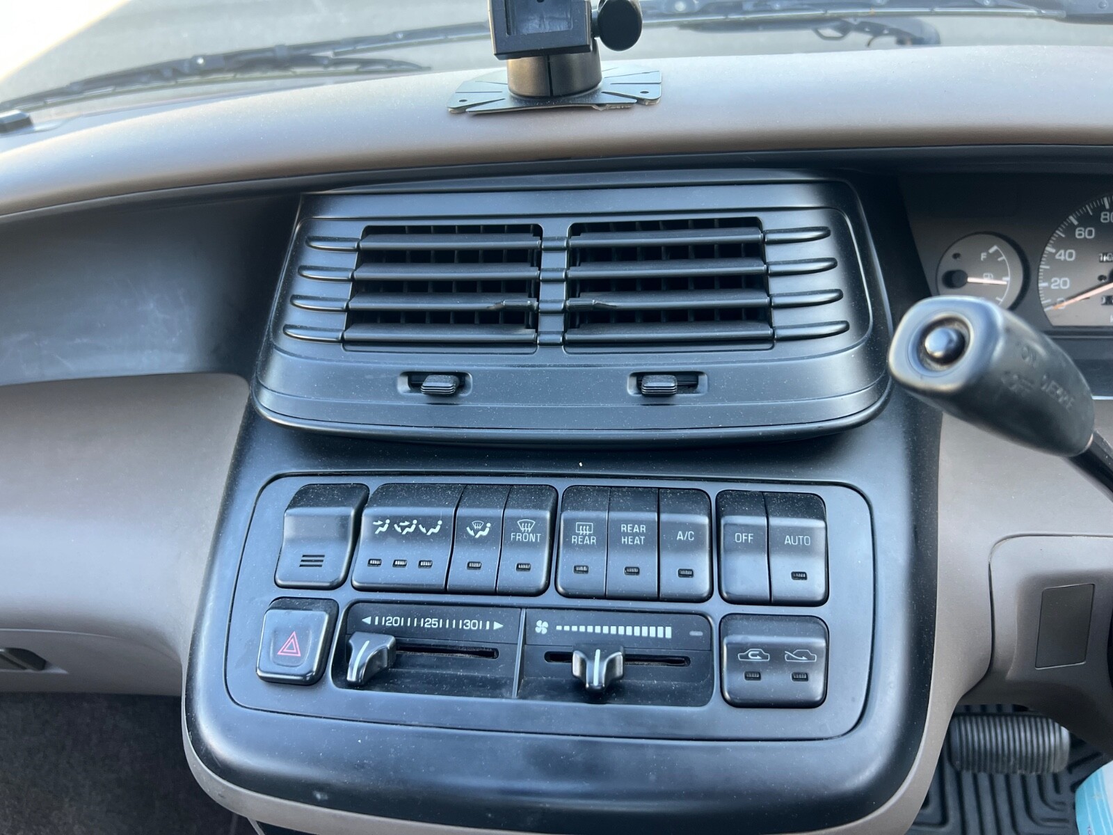 Toyota-Previa-1900-Minivan-23