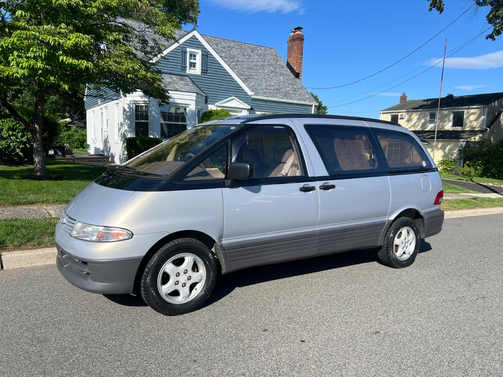 Toyota-Previa-1900-Minivan-3