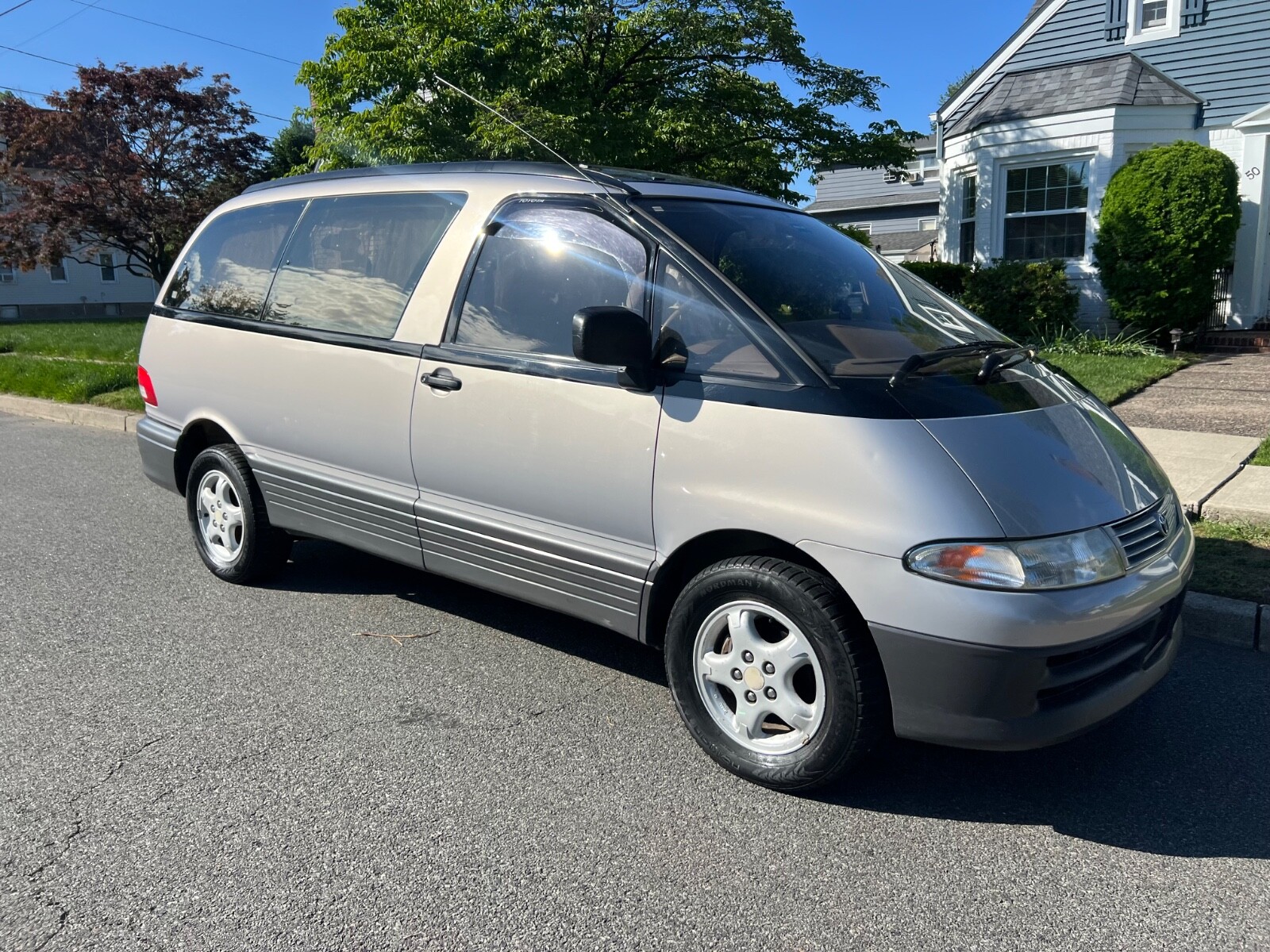 Toyota-Previa-1900-Minivan-8