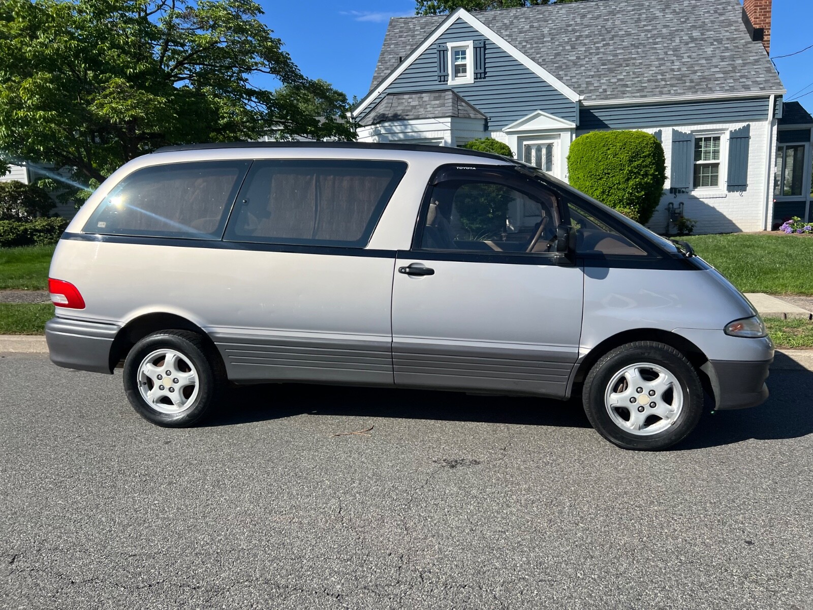 Toyota-Previa-1900-Minivan-9
