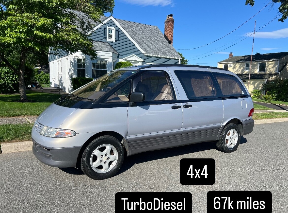 Toyota-Previa-1900-Minivan