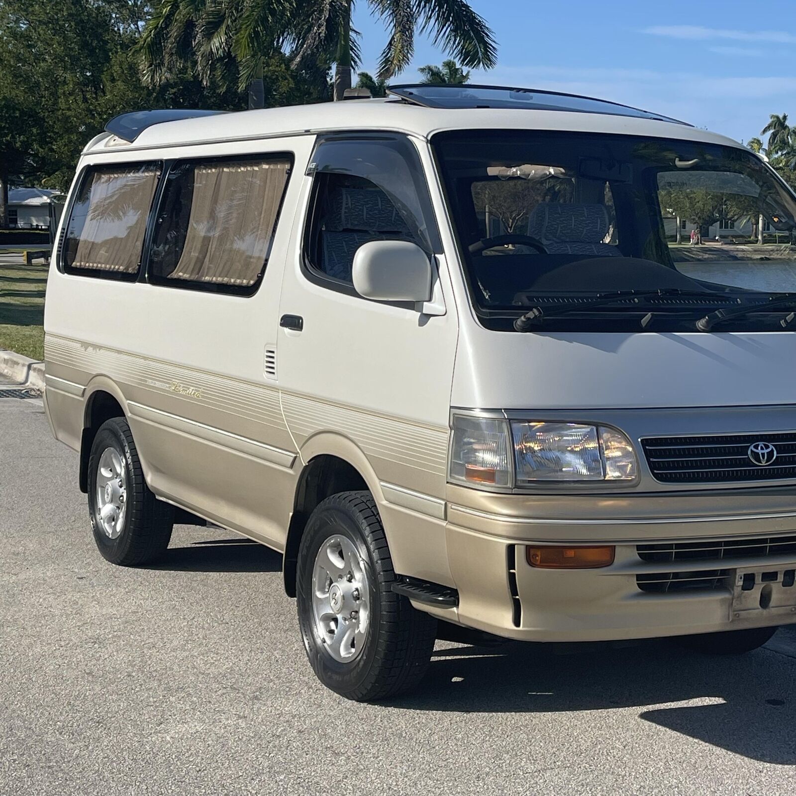 Toyota-Super-Custom-1994-Minivan-2