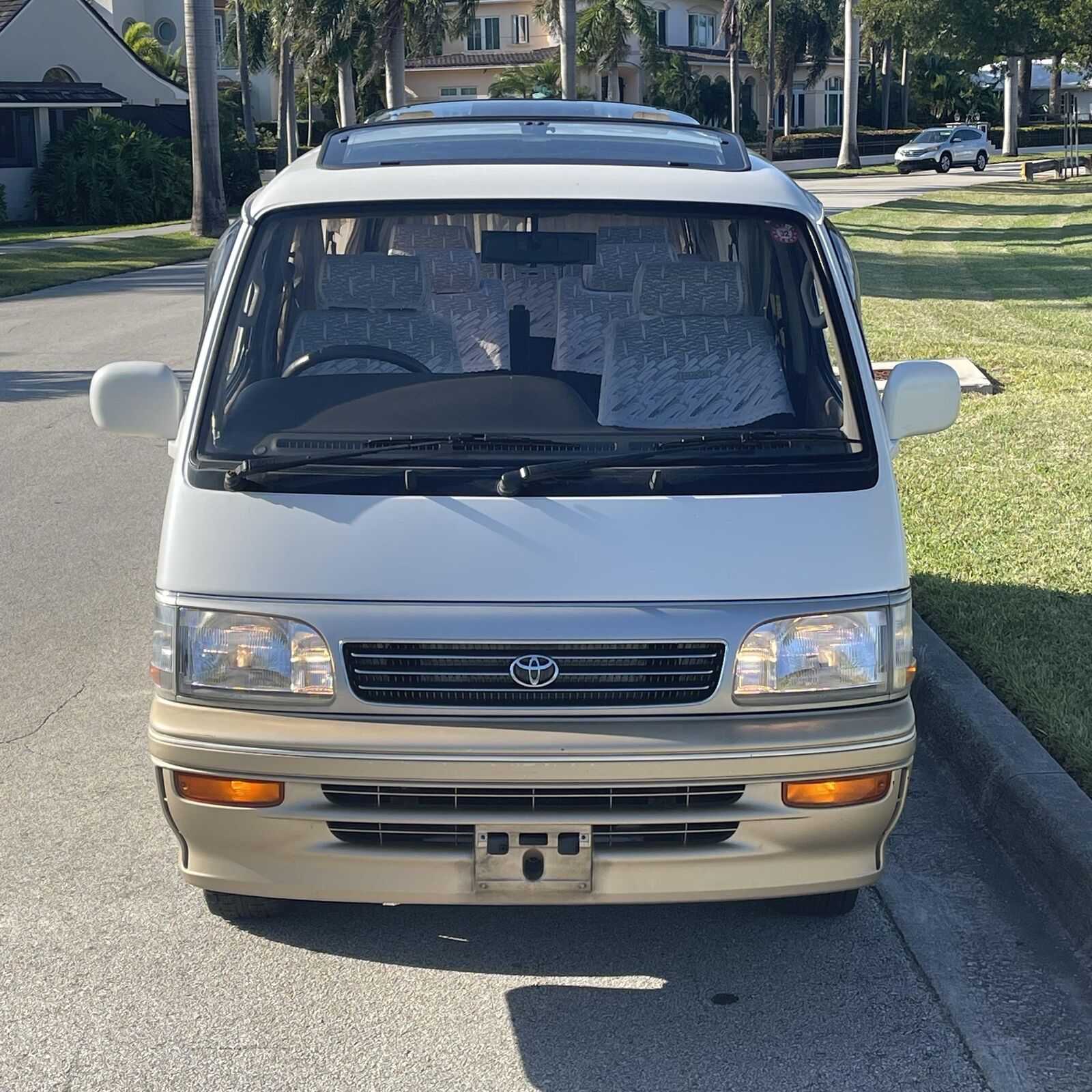 Toyota-Super-Custom-1994-Minivan-3