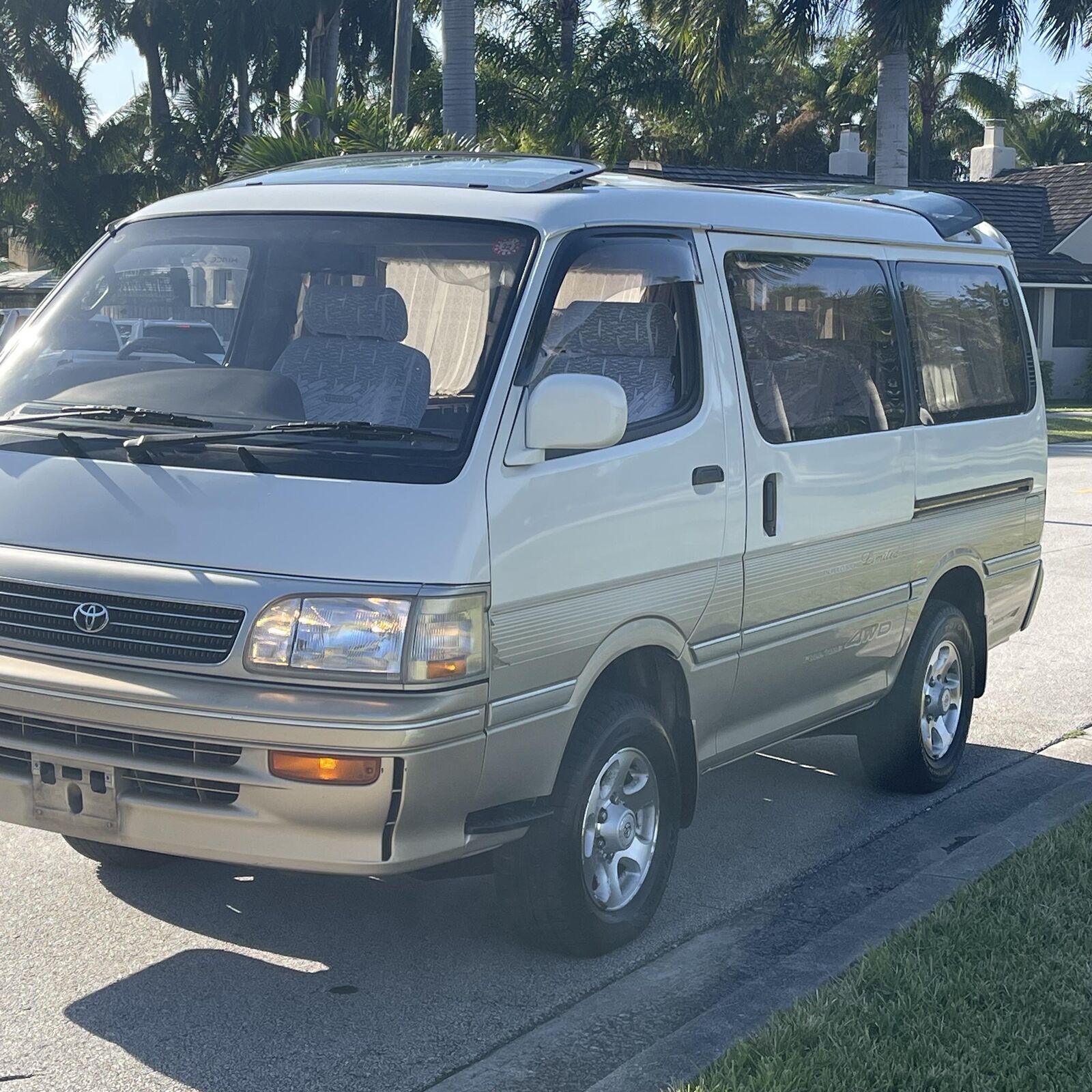 Toyota-Super-Custom-1994-Minivan-4