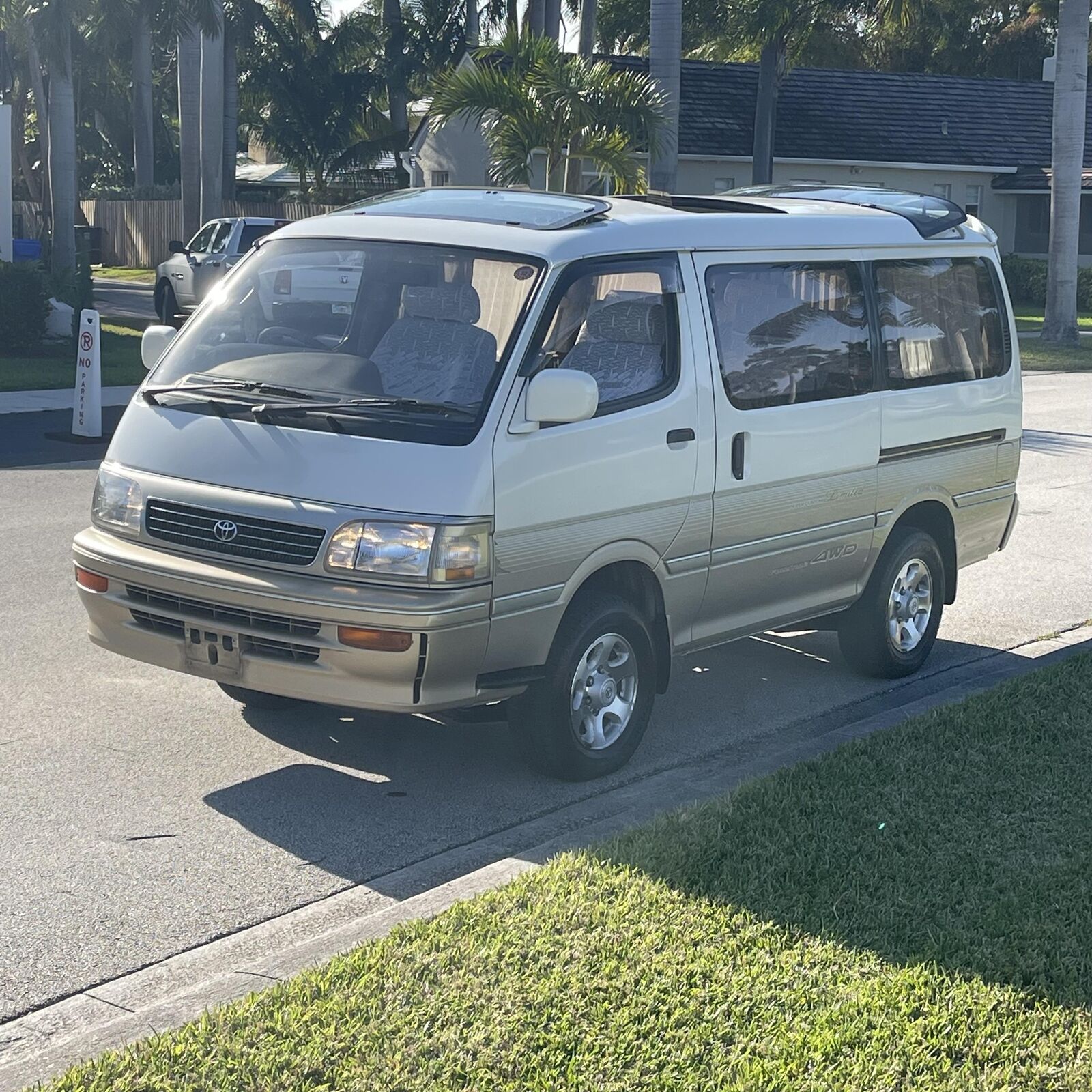 Toyota-Super-Custom-1994-Minivan-5