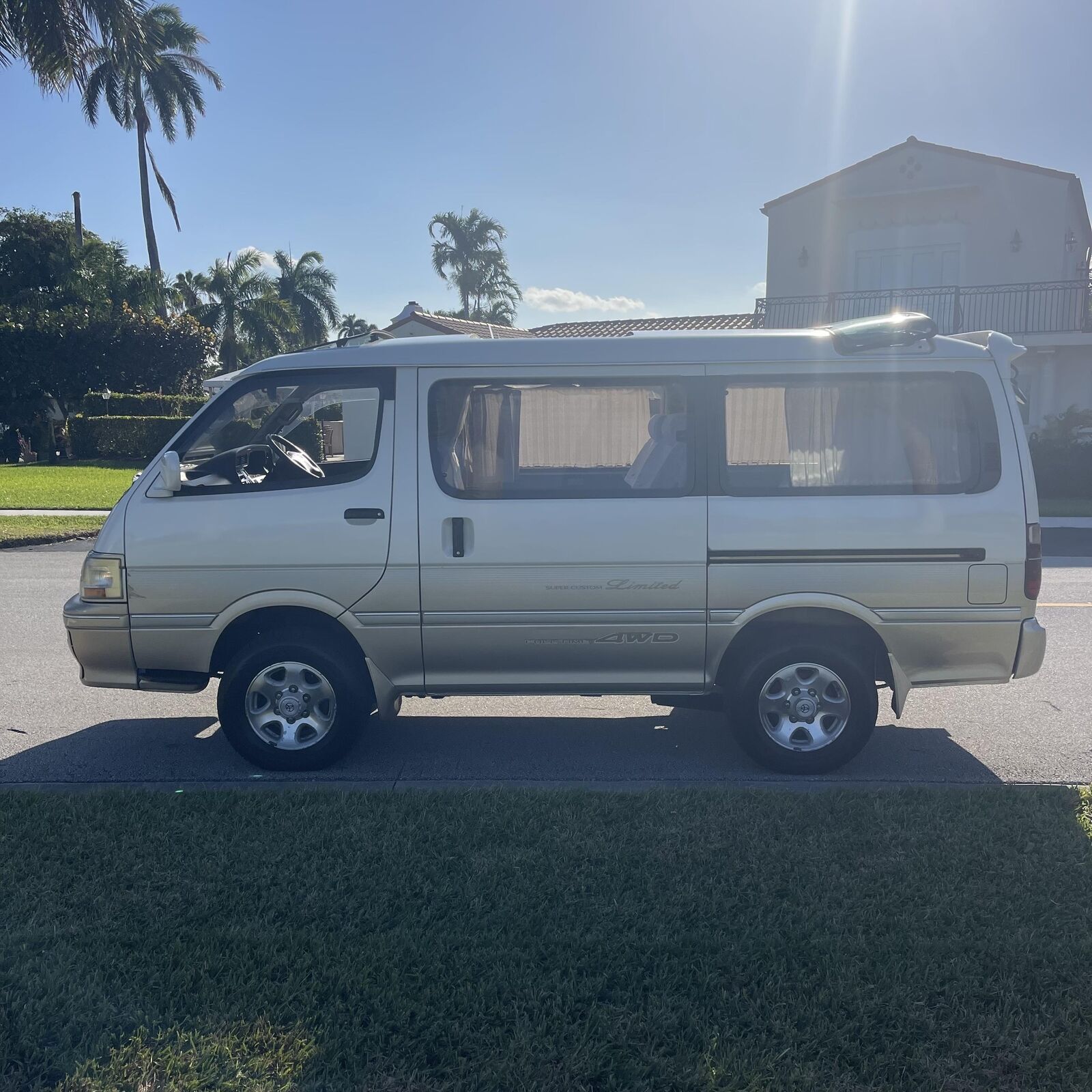 Toyota-Super-Custom-1994-Minivan-6