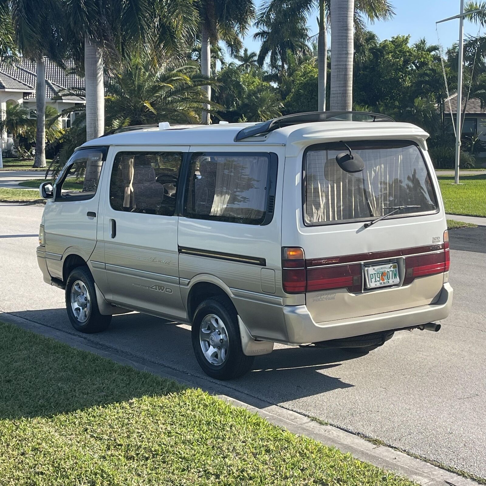 Toyota-Super-Custom-1994-Minivan-7