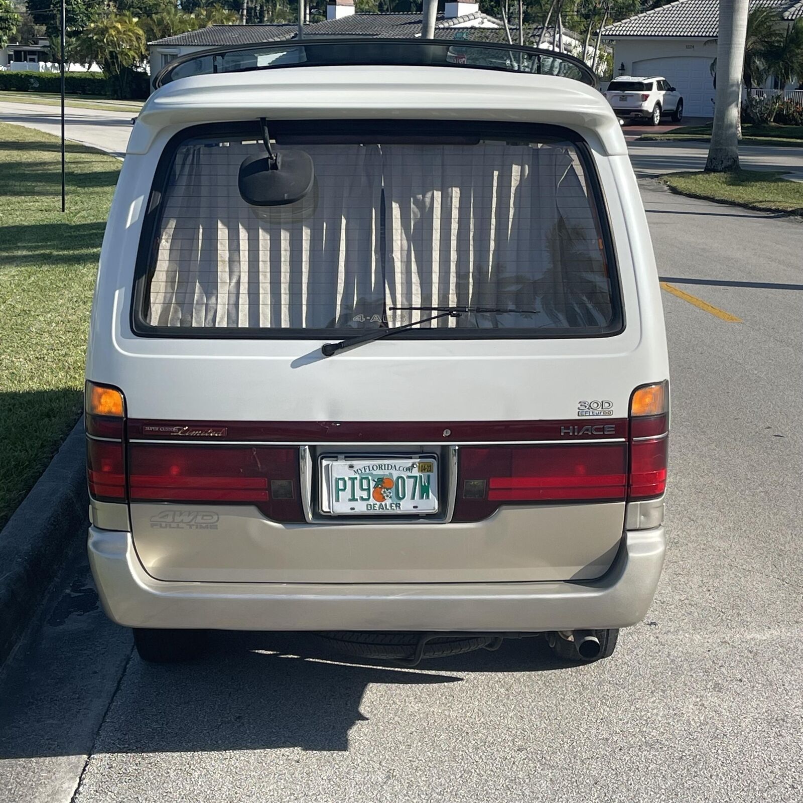 Toyota-Super-Custom-1994-Minivan-9