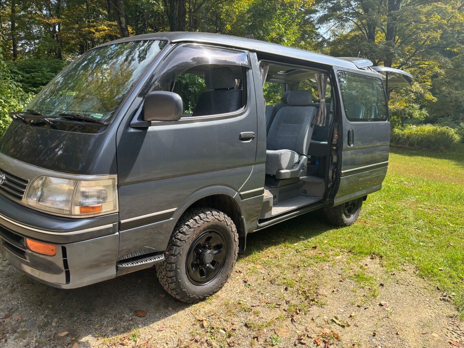 Toyota-Super-Custom-1995-van-10